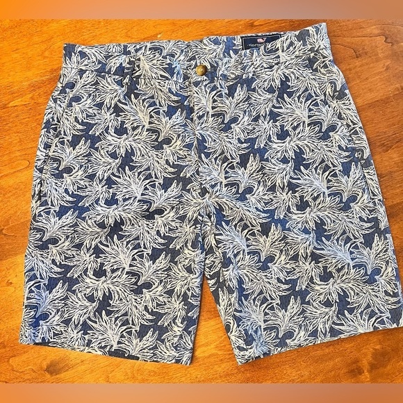 Vineyard Vines Other - Vineyard Vines Shorts Mens Size 34 Blue White Tropical Print NWOT Never Worn Fun